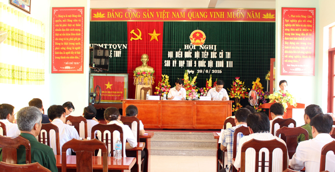 Đoàn Đại biểu Quốc hội tiếp xúc với cử tri huyện Lệ Thủy.