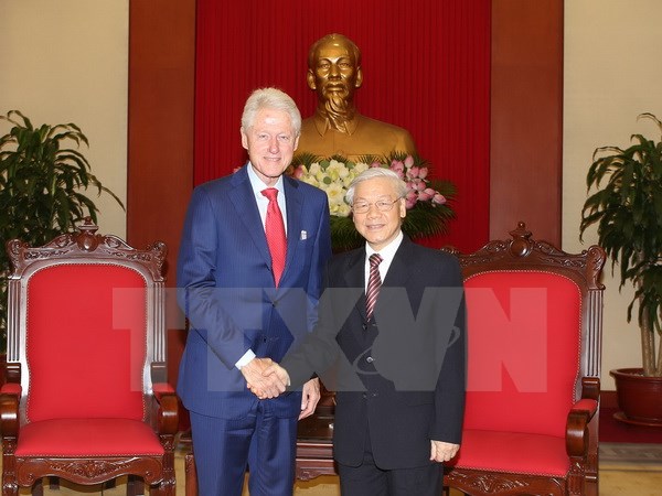 Tổng Bí thư Nguyễn Phú Trọng tiếp cựu Tổng thống Mỹ Bill Clinton thăm và làm việc tại Việt Nam. (Ảnh: Trí Dũng/TTXVN)