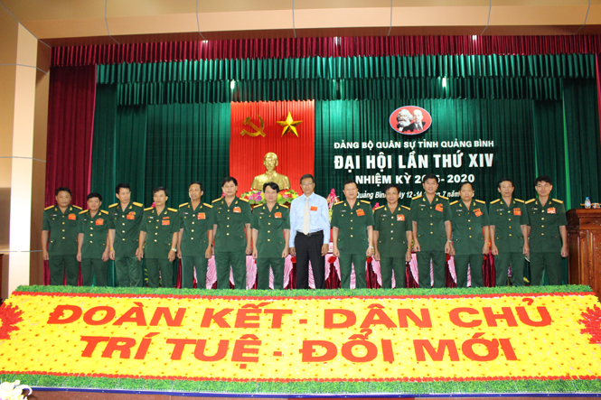  Ban Chấp hành Đảng bộ Quân sự tỉnh khóa XIV, nhiệm kỳ 2015-2020 ra mắt tại Đại hội.