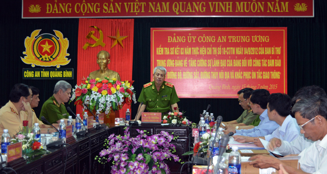 Đồng chí Trung tướng Tô Thường, Ủy viên Đảng ủy, Tổng cục trưởng, phát biểu tại buổi kiểm tra.