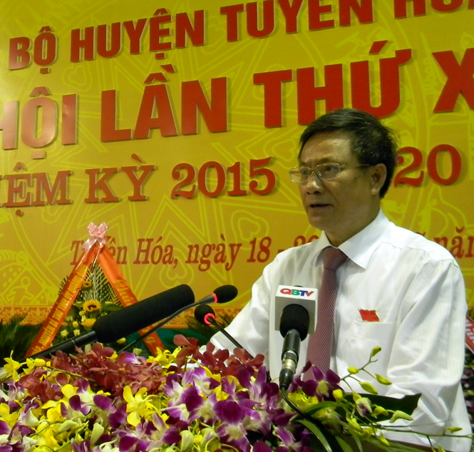 Đồng chí Lương Ngọc Bính, Ủy viên Trung ương Đảng, Bí thư Tỉnh ủy, Chủ tịch HĐND tỉnh phát biểu tại Đại hội.