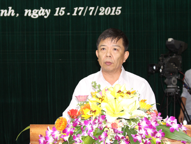 Đồng chí Nguyễn Hữu Hoài, Phó Bí thư Tỉnh ủy, Chủ tịch UBND tỉnh phát biểu tại kỳ họp.