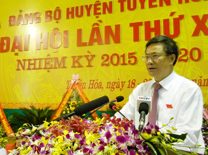Đồng chí Lương Ngọc Bính, Uỷ viên Trung ương Đảng, Bí thư Tỉnh uỷ, Chủ tịch HĐND tỉnh phát biểu tại Đại hội.