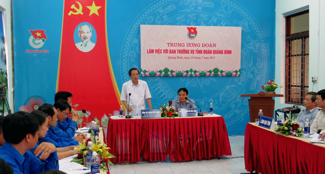 Đồng chí Hoàng Đăng Quang, Phó Bí thư Thường trực Tỉnh ủy, Trưởng đoàn đại biểu Quốc hội tỉnh phát biểu chỉ đạo tại buổi làm việc.