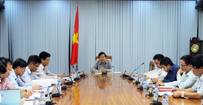Đồng chí Nguyễn Xuân Quang, UVTV Tỉnh ủy, Phó Chủ tịch Thường trực UBND tỉnh chủ trì cuộc họp.