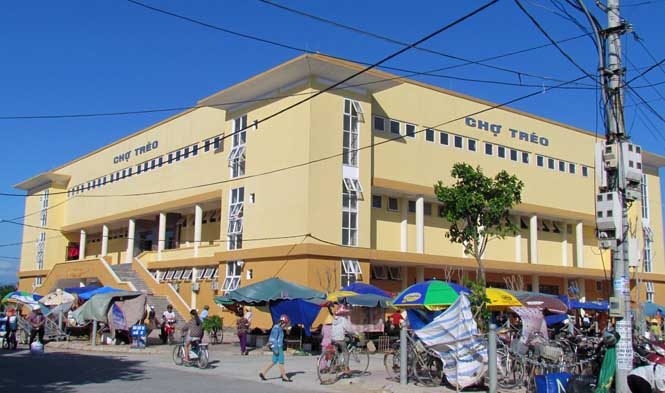 Chợ Tréo-Trung tâm thương mại lớn của huyện Lệ Thủy.