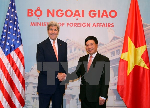 Ngày 7-8-2015, tại Hà Nội, Phó Thủ tướng, Bộ trưởng Ngoại giao Phạm Bình Minh đón và hội đàm với Bộ trưởng Ngoại giao Hoa Kỳ John Kerry sang thăm Việt Nam. (Ảnh: Thống Nhất/TTXVN)