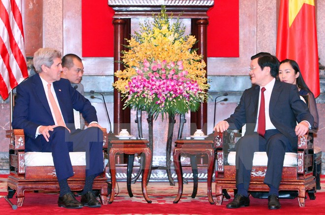 Chủ tịch nước Trương Tấn Sang tiếp Bộ trưởng Ngoại giao Hoa Kỳ John Kerry sang thăm Việt Nam. (Ảnh: Thống Nhất/TTXVN)