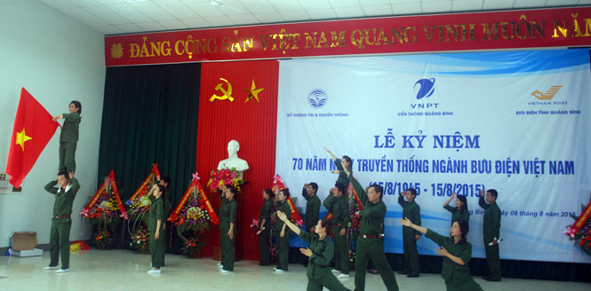 Văn nghệ chào mừng 70 năm ngày truyền thống ngành Bưu điện Việt Nam.