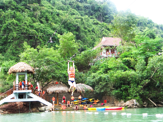 Hệ thống Zip-line đu dây tự do sông Chày-hang Tối là hệ thống đu dây tự do 2 sợi cáp dài nhất Việt Nam.