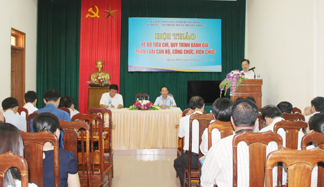 Đồng chí Nguyễn Tiến Hoàng, TUV, Phó Chủ tịch UBND tỉnh phát biểu chỉ đạo tại hội thảo