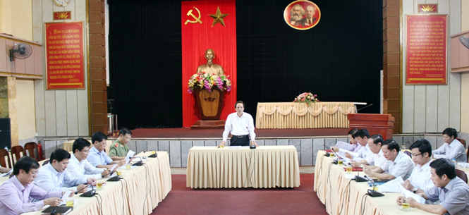 ​Đồng chí Hoàng Đăng Quang, Phó Bí thư Thường trực Tỉnh uỷ, Trưởng đoàn đại biểu Quốc hội tỉnh phát biểu kết luận tại buổi làm việc.