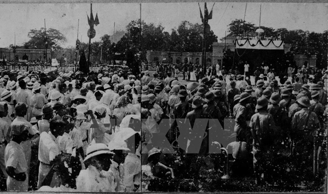 Đông đảo nhân dân tập trung tại vườn hoa Ba Đình nghe Chủ tịch Hồ Chí Minh đọc Tuyên ngôn Độc lập ngày 2-9-1945. (Nguồn: Tư liệu TTXVN)