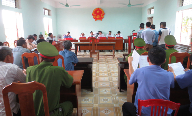 Một phiên tòa xét xử lưu động của TAND tỉnh tại Trại tạm giam Công an tỉnh.