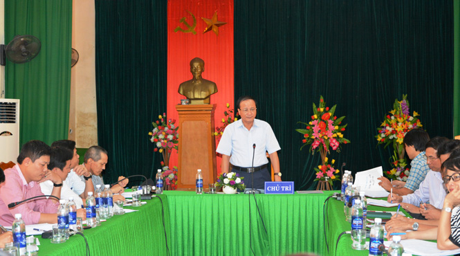 Đồng chí Trần Văn Tuân, Ủy viên Thường vụ Tỉnh Ủy, Phó Chủ tịch UBND tỉnh phát biểu ý kiến tại buổi làm việc.