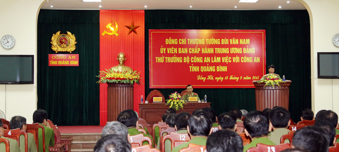 Thượng tướng Bùi Văn Nam, Uỷ viên Trung ương Đảng, Thứ trưởng Bộ Công an làm việc tại Công an tỉnh Quảng Bình.
