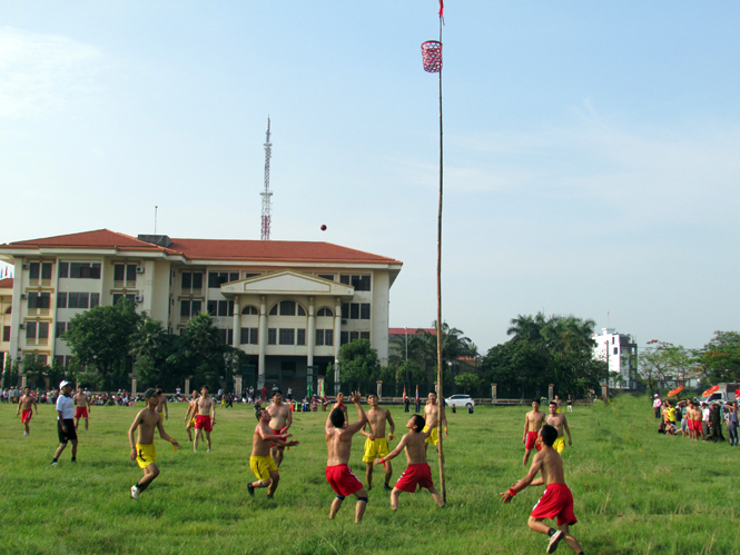 Lễ hội cướp cù phường Đồng Phú (TP.Đồng Hới) là một hoạt động thể thao mang đậm nét cổ truyền, được nỗ lực duy trì đến ngày nay.