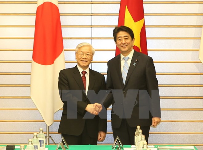 Tổng Bí thư Nguyễn Phú Trọng và Thủ tướng Nhật Bản Shinzo Abe tại Tokyo. (Ảnh: Trí Dũng/TTXVN)