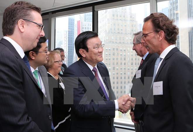 Chủ tịch nước Trương Tấn Sang gặp gỡ đại diện doanh nghiệp Hoa Kỳ dự đối thoại. (Ảnh: Nguyễn Khang/TTXVN)