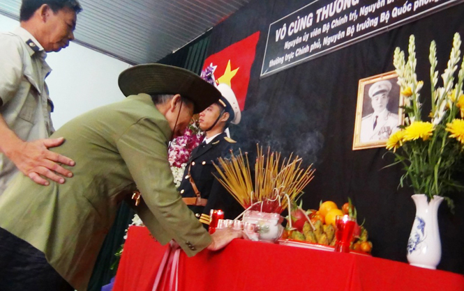 Cựu binh Nguyễn Thủy Trường xúc động trước anh linh Đại tướng.