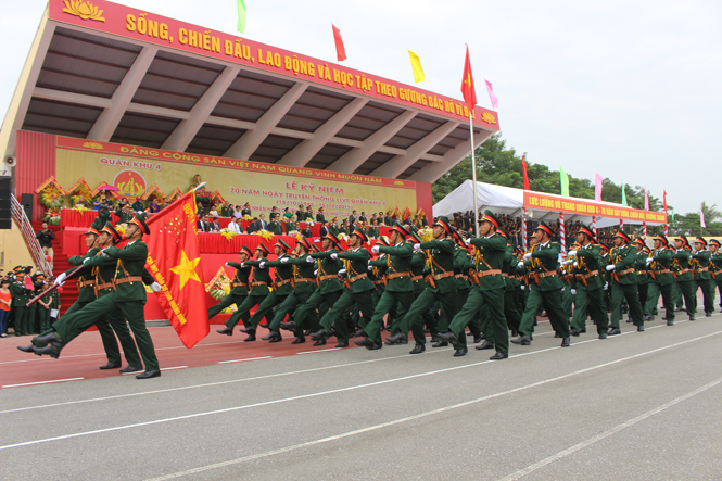 Các lực lượng vũ trang tham gia diễu hành tại buổi lễ.