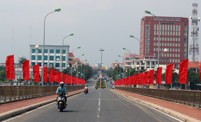 Cầu Nhật Lệ nối liền với Bảo Ninh, nơi diễn ra Đại hội Đảng bộ tỉnh