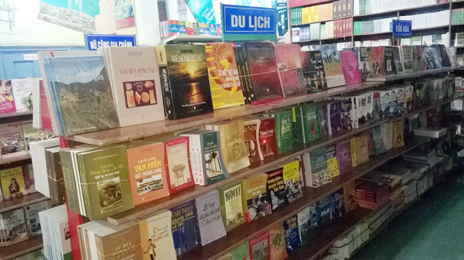 Các ấn phẩm quảng bá cho du lịch Quảng Bình gần như vắng bóng tại các nhà sách, quầy văn phòng phẩm