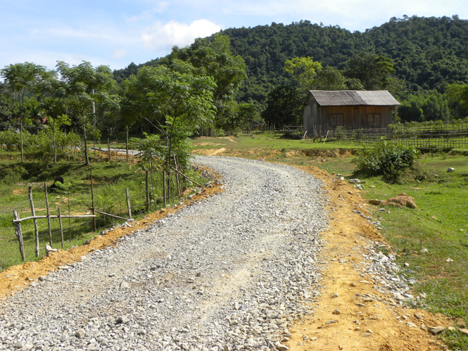 Xây dựng đường giao thông nông thôn ở xã Hóa Phúc.