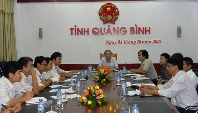 Đồng chí Trần Văn Tuân, Uỷ viên Thường vụ Tỉnh uỷ, Phó chủ tịch UBND tỉnh chủ trì hội nghị tại điểm cầu trực tuyến tỉnh Quảng Bình.  