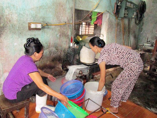 Nhờ nghề làm bún bánh, đời sống của nhiều hộ dân ở thôn Tân An, xã Quảng Thanh đã được cải thiện đáng kể