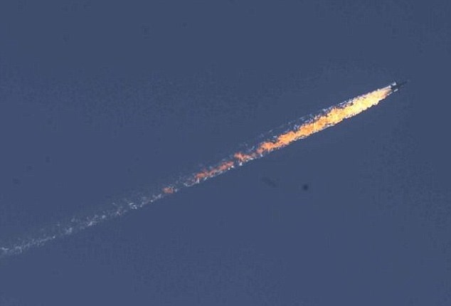 Chiếc máy bay Su-24 bị bắn hạ tại biên giới Thổ Nhĩ Kỳ-Syria. (Nguồn: Twitter)