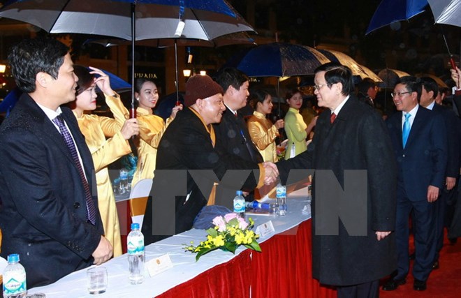 Chủ tịch nước Trương Tấn Sang gặp gỡ các đại biểu. (Ảnh: Doãn Tấn/TTXVN)