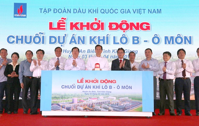 Thủ tướng Nguyễn Tấn Dũng bấm nút khởi động chuỗi dự án Khí Lô B-Ô Môn. (Ảnh: Lê Huy Hải/TTXVN)