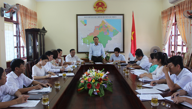 Đồng chí Trần Văn Tuân, Ủy viên Thường vụ Tỉnh ủy, Chủ tịch Ủy ban MTTQVN tỉnh, Trưởng Đoàn giám sát phát biểu kết luận. 