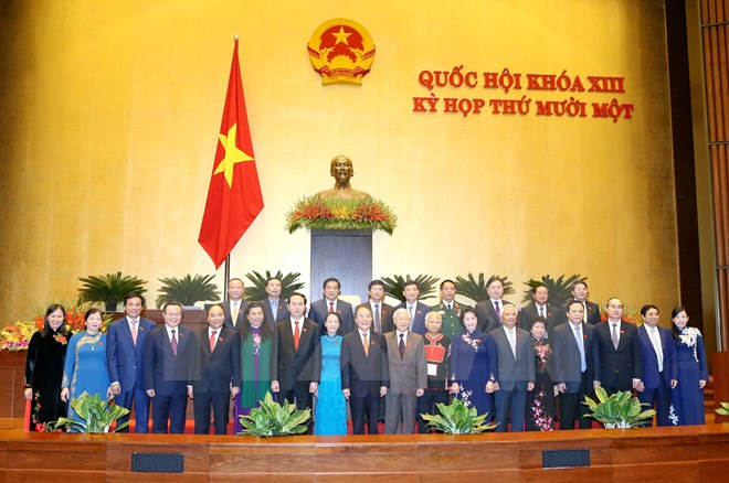 Các vị lãnh đạo Đảng và Nhà nước với các Ủy viên và nguyên Ủy viên Ủy ban Thường vụ Quốc hội tại phiên bế mạc. (Ảnh: Nhan Sáng/TTXVN)