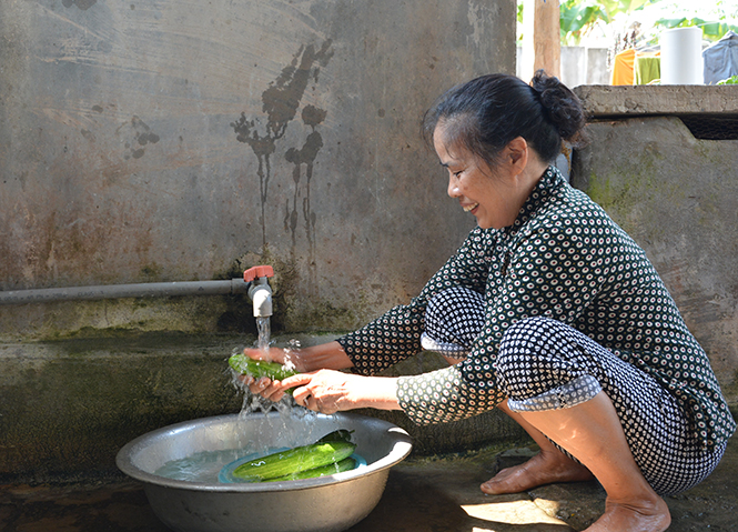Nhờ làm tốt mô hình “Xây dựng 3 công trình vệ sinh”, nhiều hộ dân đã có nước sạch để sinh hoạt.