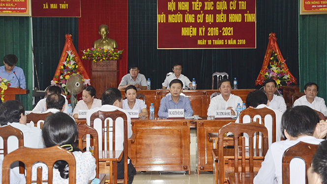  Các ứng cử viên đại biểu HĐND tỉnh đơn vị bầu cử số 12 tiếp xúc với cử tri tại xã Mai Thủy (huyện Lệ Thủy).