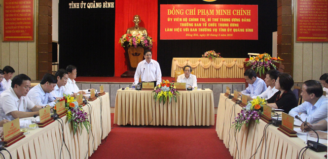 Đồng chí Phạm Minh Chính, Ủy viên Bộ Chính trị, Bí thư Trung ương Đảng, Trưởng Ban Tổ chức Trung ương phát biểu chỉ đạo tại buổi làm việc