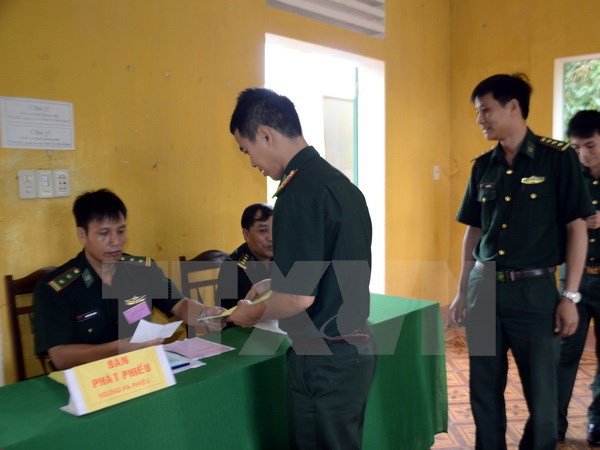 Bầu cử sớm tại các đồn Biên phòng Đắk Nông. (Ảnh: Ngọc Minh/TTXVN)