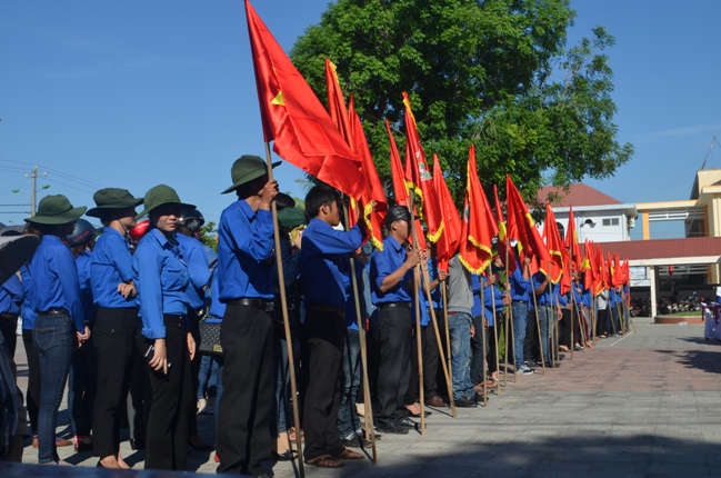 Tham dự Lễ phát động có đông đảo ĐVTN huyện Quảng Trạch và Thị xã Ba Đồn