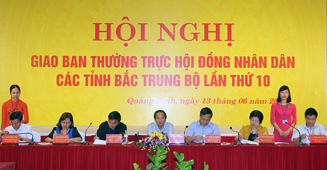 Đại diện Thường trực HĐND các tỉnh Bắc Trung Bộ ký kết biên bản ghi nhớ.