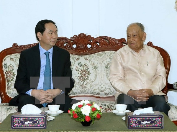 Chủ tịch nước Trần Đại Quang đến thăm ông Khamtay Siphandonm, nguyên Chủ tịch Đảng Nhân dân cách mạng Lào, nguyên Chủ tịch nước CHDCND Lào. (Ảnh: Nhan Sáng/TTXVN)