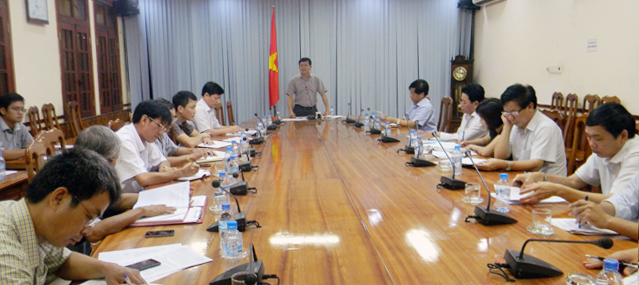 Đồng chí Trần Tiến Dũng, Tỉnh uỷ viên, Phó Chủ tịch UBND tỉnh, Phó trưởng Ban Chỉ đạo chương trình MTQGXDNTM tỉnh phát biểu chỉ đạo tại cuộc họp.