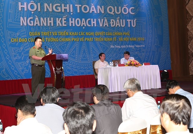 Thứ trưởng Bộ Công an Bùi Văn Thành phát biểu tại Hội nghị ở Khánh Hòa. (Ảnh: PV/Vietnam+)