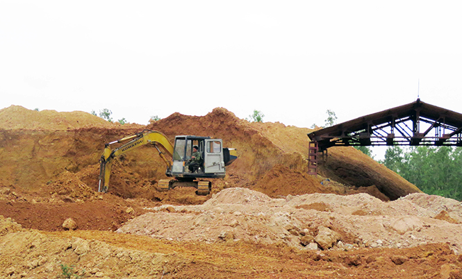 Qua thanh tra phát hiện 72% nguyên liệu sét để sản xuất gạch, ngói trên địa bàn tỉnh có nguồn gốc “lậu”.