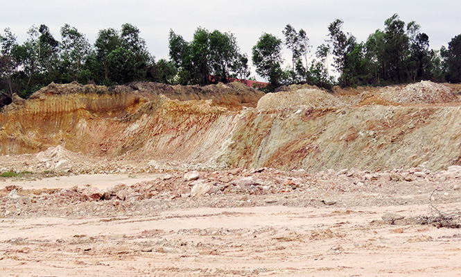  Một điểm từng cung cấp nguồn sét “lậu” để sản xuất gạch, ngói khi thực hiện việc san mặt bằng xây dựng công trình trên địa bàn huyện Quảng Ninh.