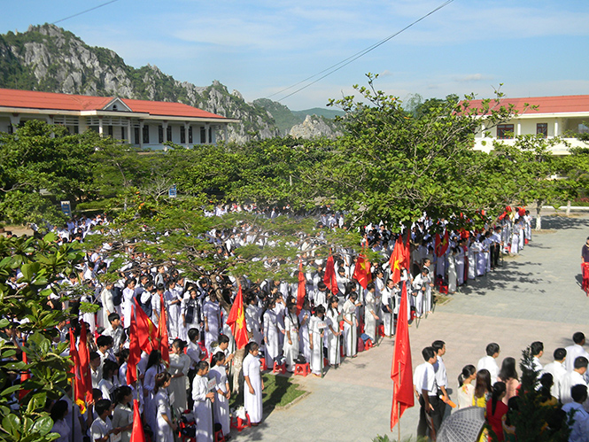 Hệ thống cơ sở vật chất trường học ở huyện Tuyên Hoá ngày càng được đầu tư khang trang, đáp ứng cho việc dạy và học.