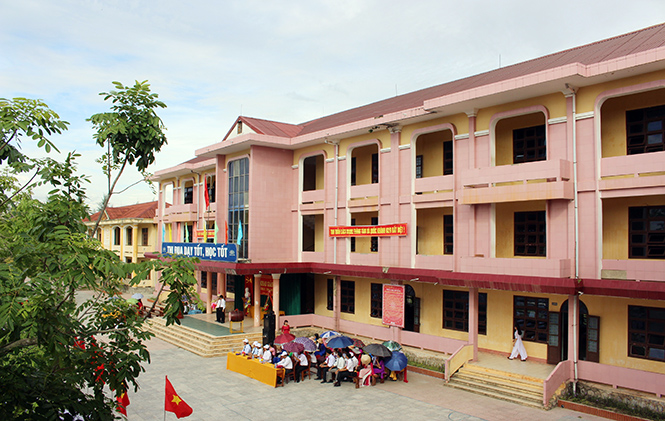 Hệ thống cơ sở vật chất trường lớp học của huyện Lệ Thủy ngày càng được xây dựng khang trang.