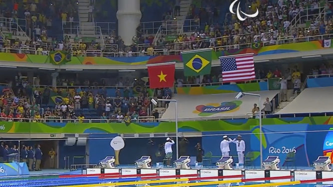 Quốc kỳ VN lại được kéo lên tại Paralympic 2016 (Brazil). Ảnh chụp từ màn hình