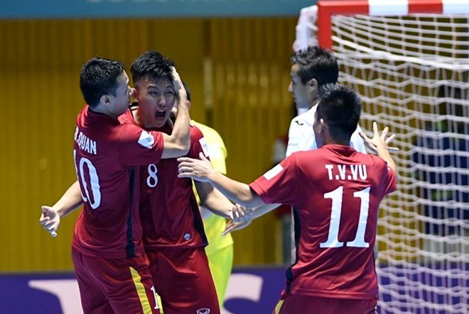 Đội tuyển Futsal Việt Nam giành chiến thắng lịch sử khi đánh bại đội tuyển Guatemala 4-2 ngay trong ngày ra quân bảng C. (Nguồn: Futsal Vietnam)